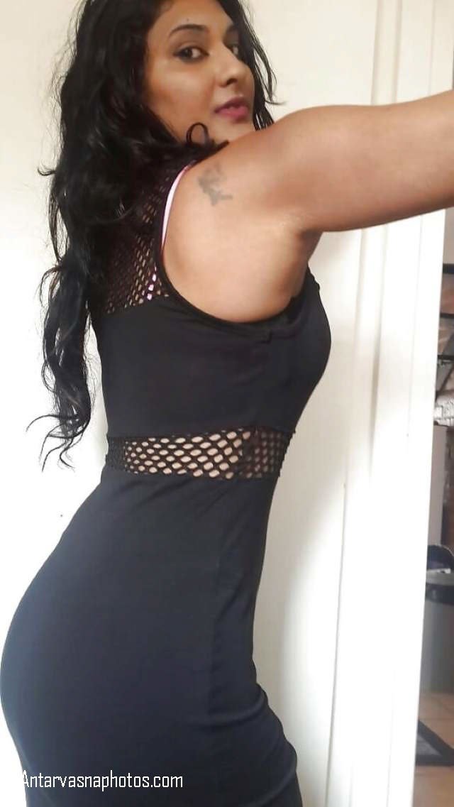 apne sexy curve dikhati babe