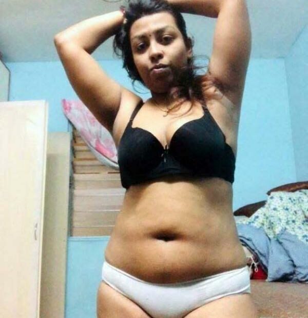 mallu milf desi mom nude pic 14